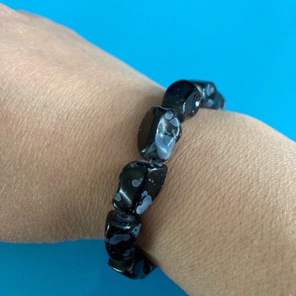 Assorted bracelet bundle - Picture 3 of 9